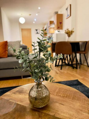 Beautiful Central Open plan living!